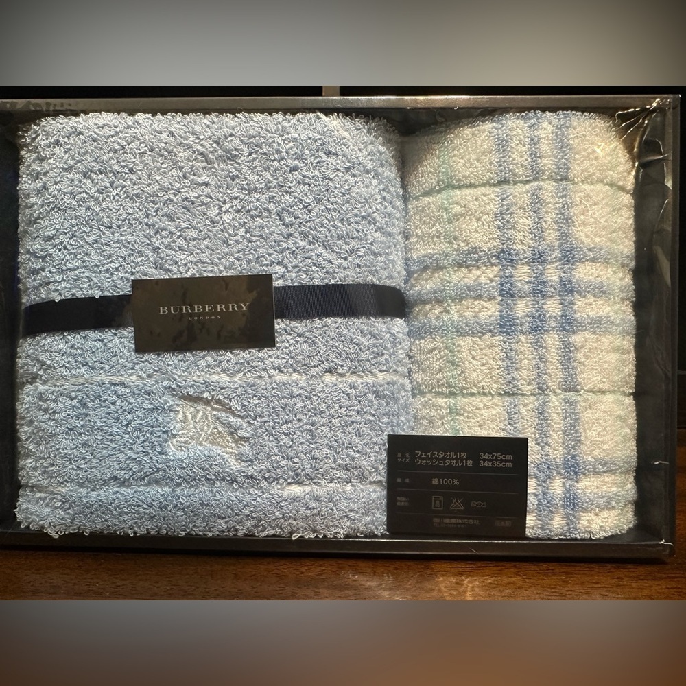 Authentic Burberry Towel gift set NIB